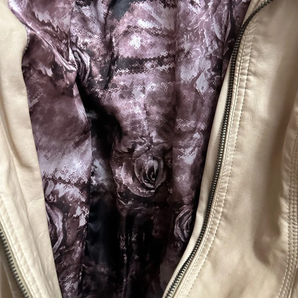 Guess Women'sJacket SmallFaux Leather Full ZipMotorcycleJacket PRICE DROP❤️ - Picture 5 of 8